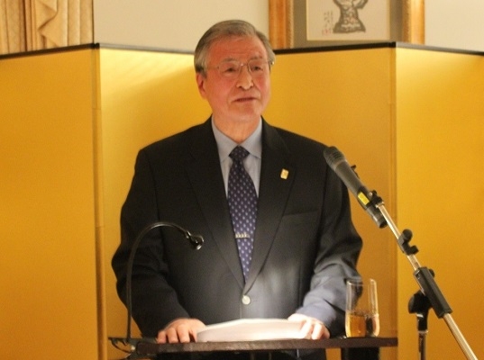 カマタ氏