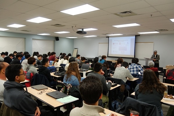 伊藤総領事のウォータールー大学レニソン校での講演 在トロント日本国総領事館 伊藤総領事のウォータールー大学レニソン校での講演 在トロント日本国総領事館